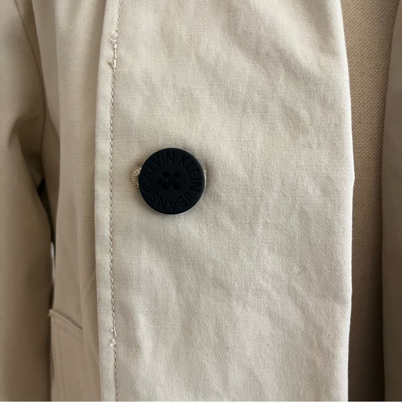 Calvin Klein Cropped Trench - Picture 5 of 9